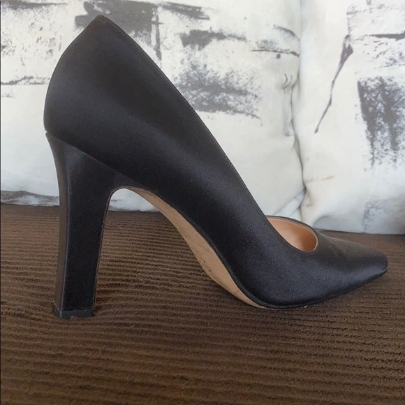 Manolo Blahnik black satin pumps - Picture 7 of 15